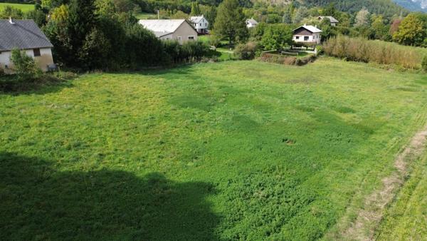 💎 RARE À LA VENTE – Grand terrain à bâtir avec vue montagne exceptionnelle (05500)