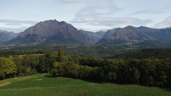 💎 RARE À LA VENTE – Grand terrain à bâtir avec vue montagne exceptionnelle (05500)