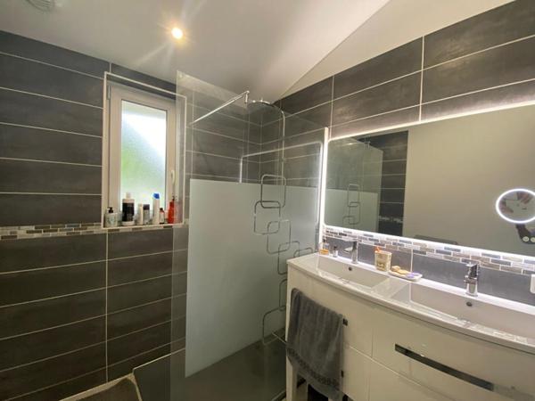 MAISON PLAIN PIED - 2 CHAMBRES - 44680 SAINTE PAZANNE - BUDGET 233 000  HAI