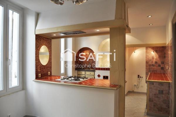 Appartement rénové en duplex avec terrasse.