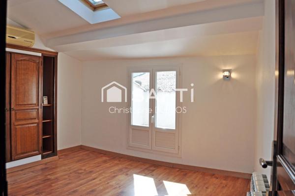 Appartement rénové en duplex avec terrasse.