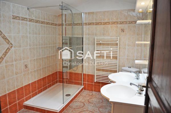 Appartement rénové en duplex avec terrasse.