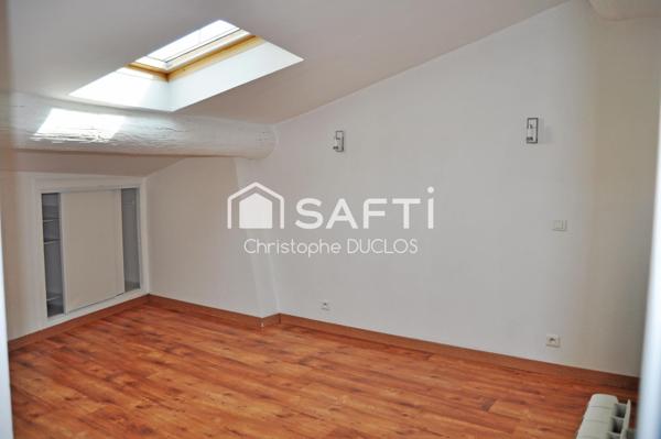 Appartement rénové en duplex avec terrasse.