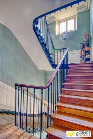 Versailles Clagny Appartement 6 pièces 158 m² carrez situé au 1er étage d'une superbe bâtisse 19ème avec grenier et 2 caves €1 360 000 ** - Référence 25358