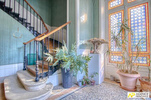Versailles Clagny Appartement 6 pièces 158 m² carrez situé au 1er étage d'une superbe bâtisse 19ème avec grenier et 2 caves €1 360 000 ** - Référence 25358