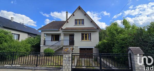 Maison traditionnelle 9 pièces de 192 m² à Saint-Amand-Montrond (18200)