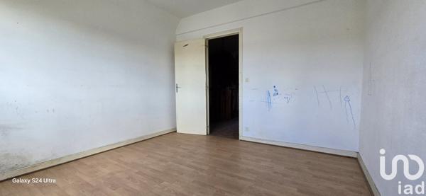 Maison traditionnelle 9 pièces de 192 m² à Saint-Amand-Montrond (18200)