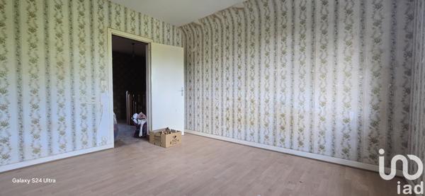 Maison traditionnelle 9 pièces de 192 m² à Saint-Amand-Montrond (18200)