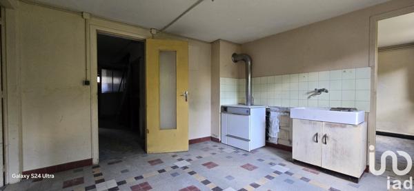 Maison traditionnelle 9 pièces de 192 m² à Saint-Amand-Montrond (18200)