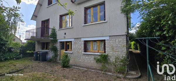 Maison traditionnelle 9 pièces de 192 m² à Saint-Amand-Montrond (18200)