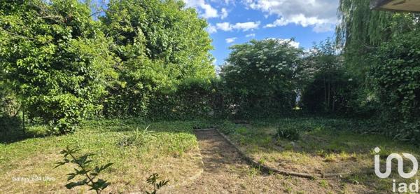 Maison traditionnelle 9 pièces de 192 m² à Saint-Amand-Montrond (18200)