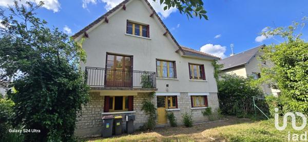 Maison traditionnelle 9 pièces de 192 m² à Saint-Amand-Montrond (18200)
