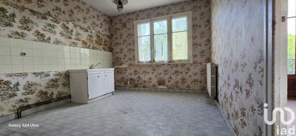 Maison traditionnelle 9 pièces de 192 m² à Saint-Amand-Montrond (18200)