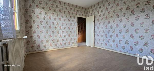 Maison traditionnelle 9 pièces de 192 m² à Saint-Amand-Montrond (18200)