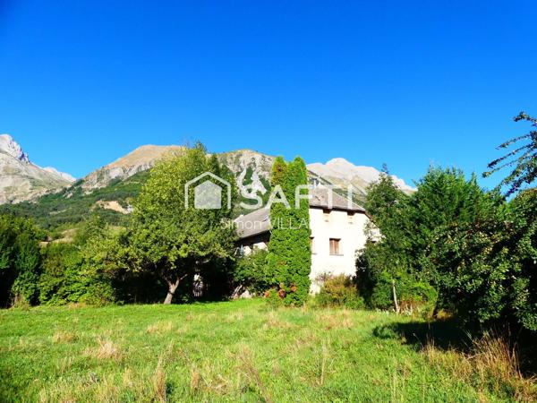 Maison spacieuse avec potentiel et grand terrain