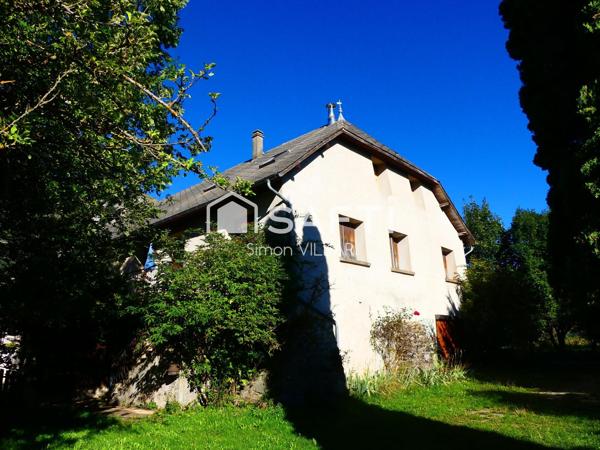 Maison spacieuse avec potentiel et grand terrain