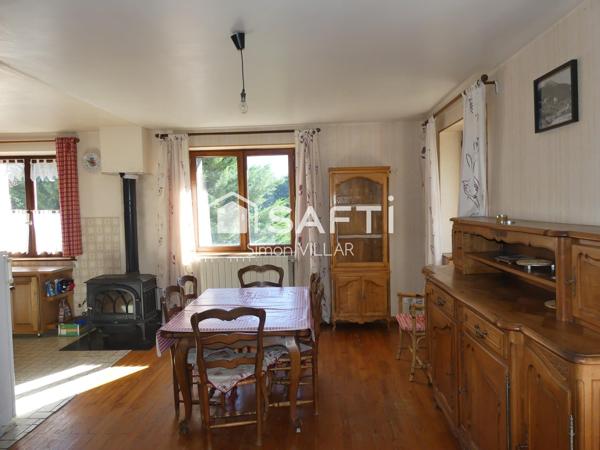 Maison spacieuse avec potentiel et grand terrain