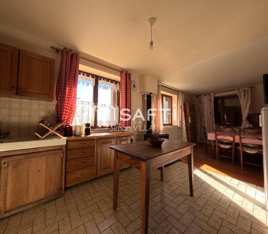 Maison spacieuse avec potentiel et grand terrain
