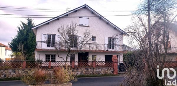 Maison traditionnelle 8 pièces de 175 m² à Issoire (63500)