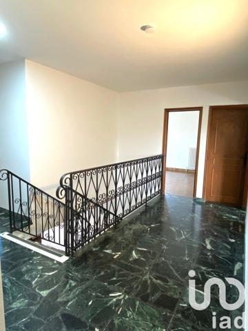 Maison traditionnelle 8 pièces de 175 m² à Issoire (63500)