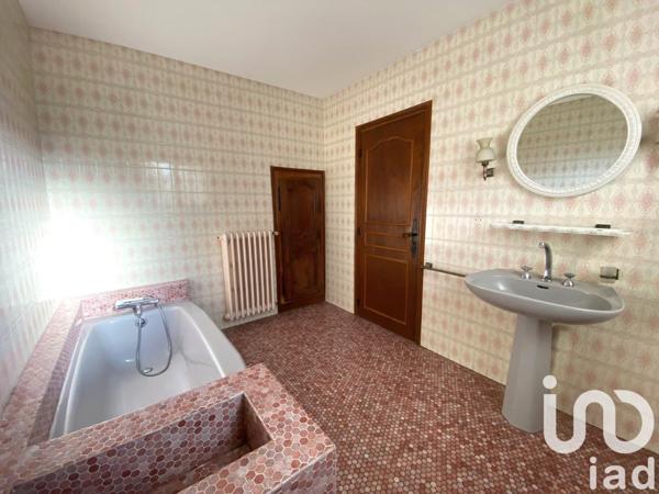 Maison traditionnelle 8 pièces de 175 m² à Issoire (63500)