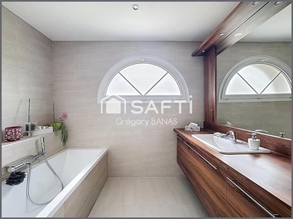 Maison individuelle, sans vis-à-vis avec Jardin.