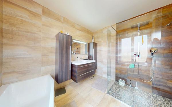 Appartement à vendre    6 pièces • 180 m2 Labry