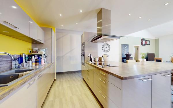 Appartement à vendre    6 pièces • 180 m2 Labry