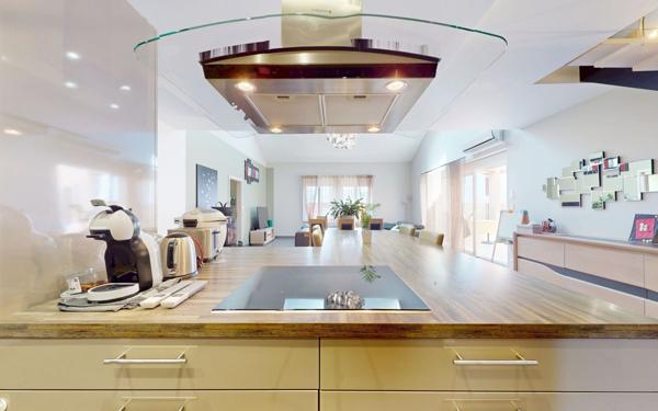 Appartement à vendre    6 pièces • 180 m2 Labry