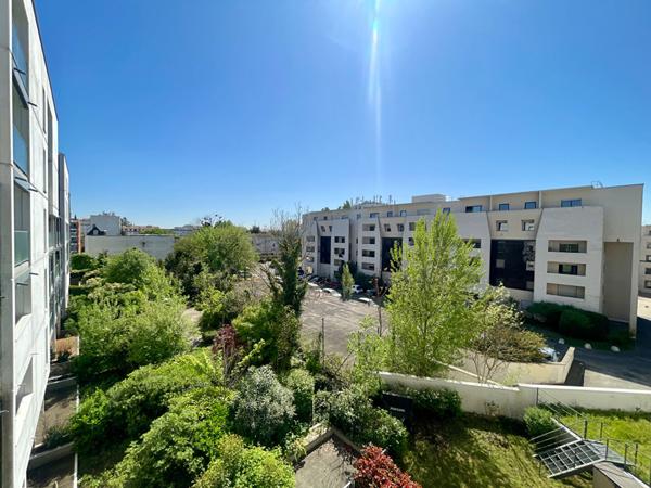 Bordeaux appartement 3 pièce(s) 70m2 2 ch parking sécurisée loggia