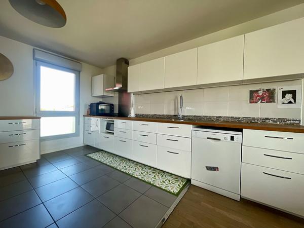 Bordeaux appartement 3 pièce(s) 70m2 2 ch parking sécurisée loggia