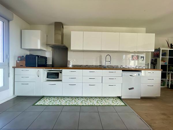 Bordeaux appartement 3 pièce(s) 70m2 2 ch parking sécurisée loggia