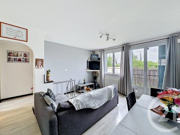 Appartement à vendre  4 pièces - 61 m 2   FEYZIN  - 69
