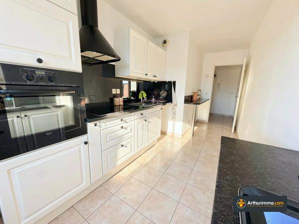 Vente                                                      Appartement
                        
                     3 pièces                      65 m2                     à Nice