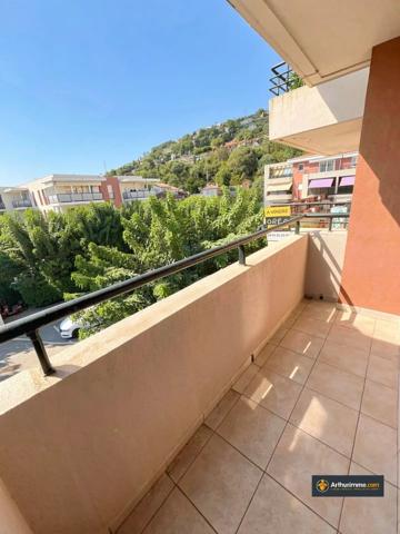 Vente                                                      Appartement
                        
                     3 pièces                      65 m2                     à Nice