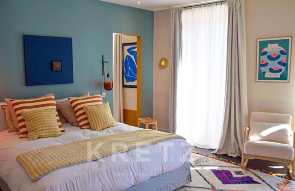 Une adresse confidentielle au cœur des Vans, entre jardin préservé et piscine.