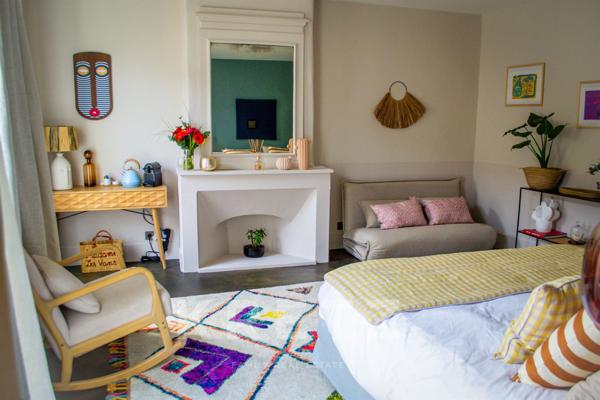 Une adresse confidentielle au cœur des Vans, entre jardin préservé et piscine.