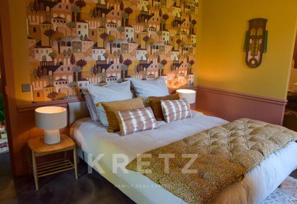 Une adresse confidentielle au cœur des Vans, entre jardin préservé et piscine.