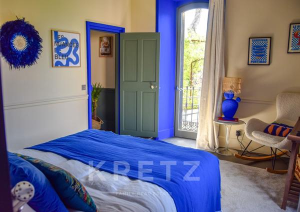 Une adresse confidentielle au cœur des Vans, entre jardin préservé et piscine.