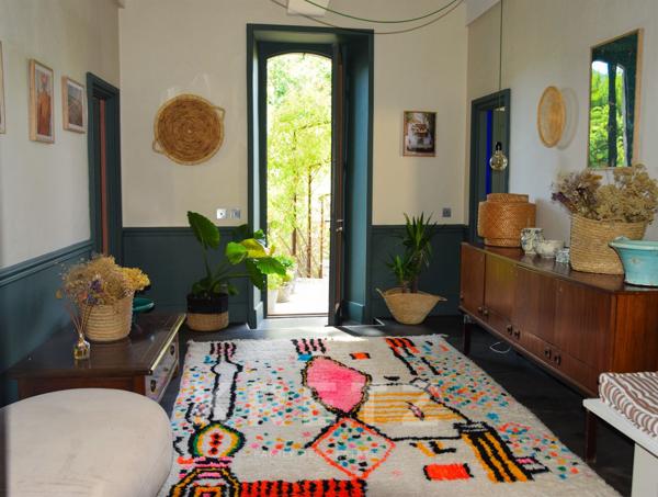 Une adresse confidentielle au cœur des Vans, entre jardin préservé et piscine.