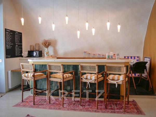 Une adresse confidentielle au cœur des Vans, entre jardin préservé et piscine.