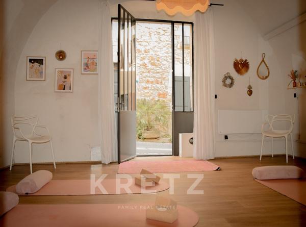 Une adresse confidentielle au cœur des Vans, entre jardin préservé et piscine.