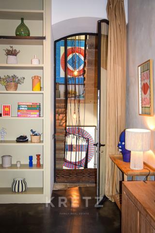 Une adresse confidentielle au cœur des Vans, entre jardin préservé et piscine.