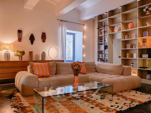 Une adresse confidentielle au cœur des Vans, entre jardin préservé et piscine.