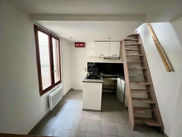 Appartement Pontoise 1 pièce(s) 25.60 m² €99 000 ** - Référence 11150
