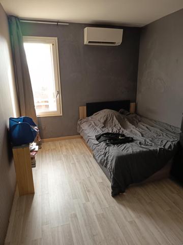 Située dans la charmante ville de Prissé ,  cette maison rénovée est idéale pour une famille