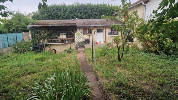 Maison à rénover ou terrain à batir dans secteur pavillonnaire