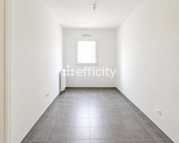 Appartement
         4 pièces
        - 100 m² 339 000 € *