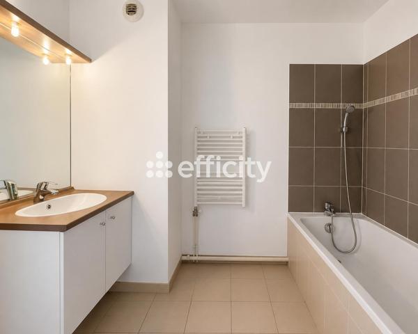Appartement
         4 pièces
        - 100 m² 339 000 € *