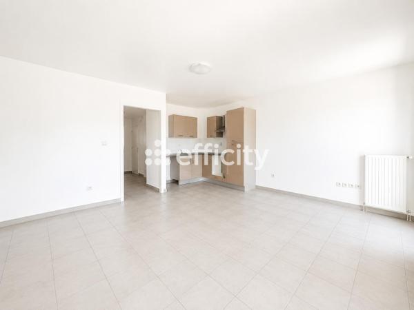 Appartement
         4 pièces
        - 100 m² 339 000 € *